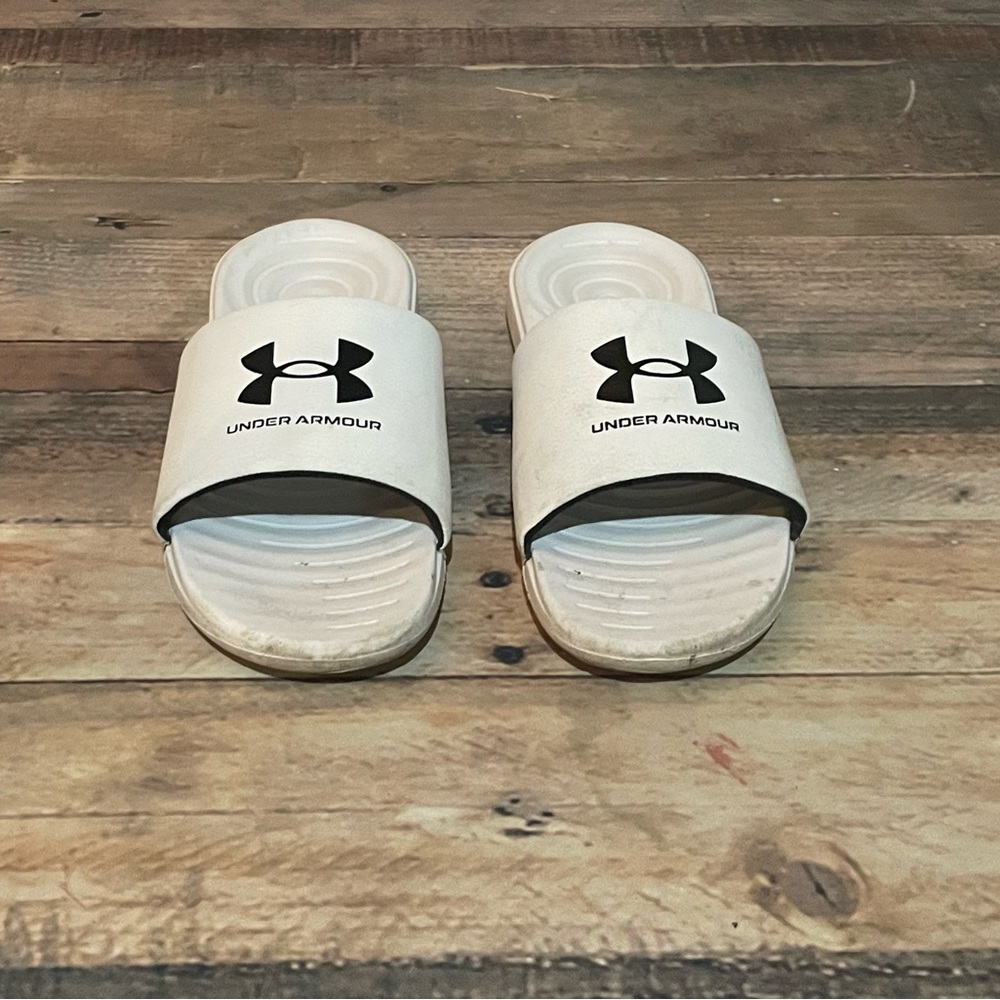 Under armor sandals/flip-flops size 9